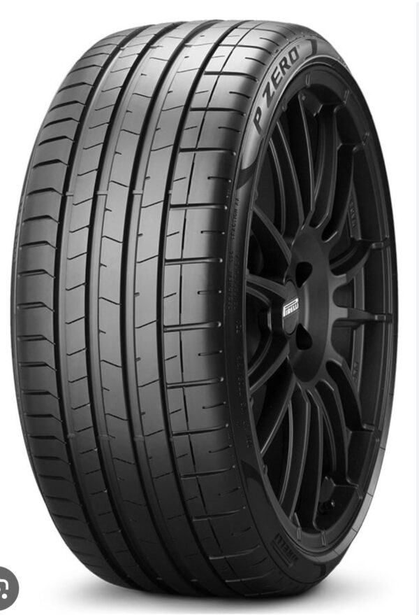 Pirelli P Zero PZ4 Sports Car 325/35 R23 111 Y